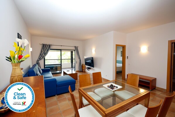 Apartment (2 Bedrooms) | Front of property