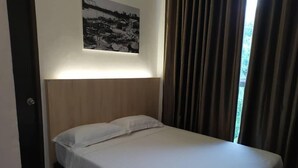 Deluxe Double Room | WiFi (free) - Place2Stay at Sri Aman (Sri Aman)