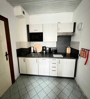 Kühlschrank, Mikrowelle, Geschirrspüler