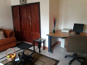 Premium Apartment, 2 Bedrooms | Living room