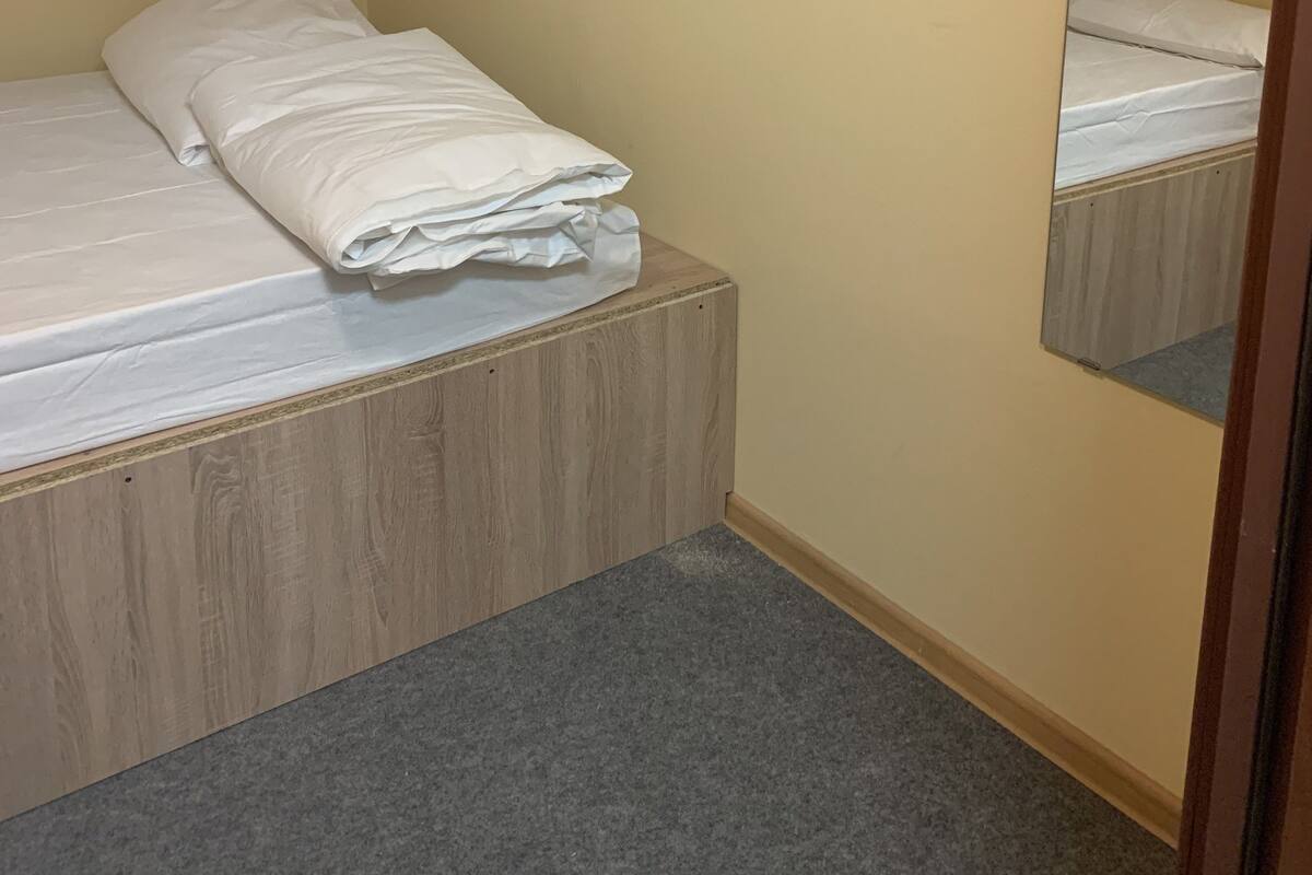 Kamar Single | Setrika/meja setrika, Wi-Fi gratis, dan seprai linen