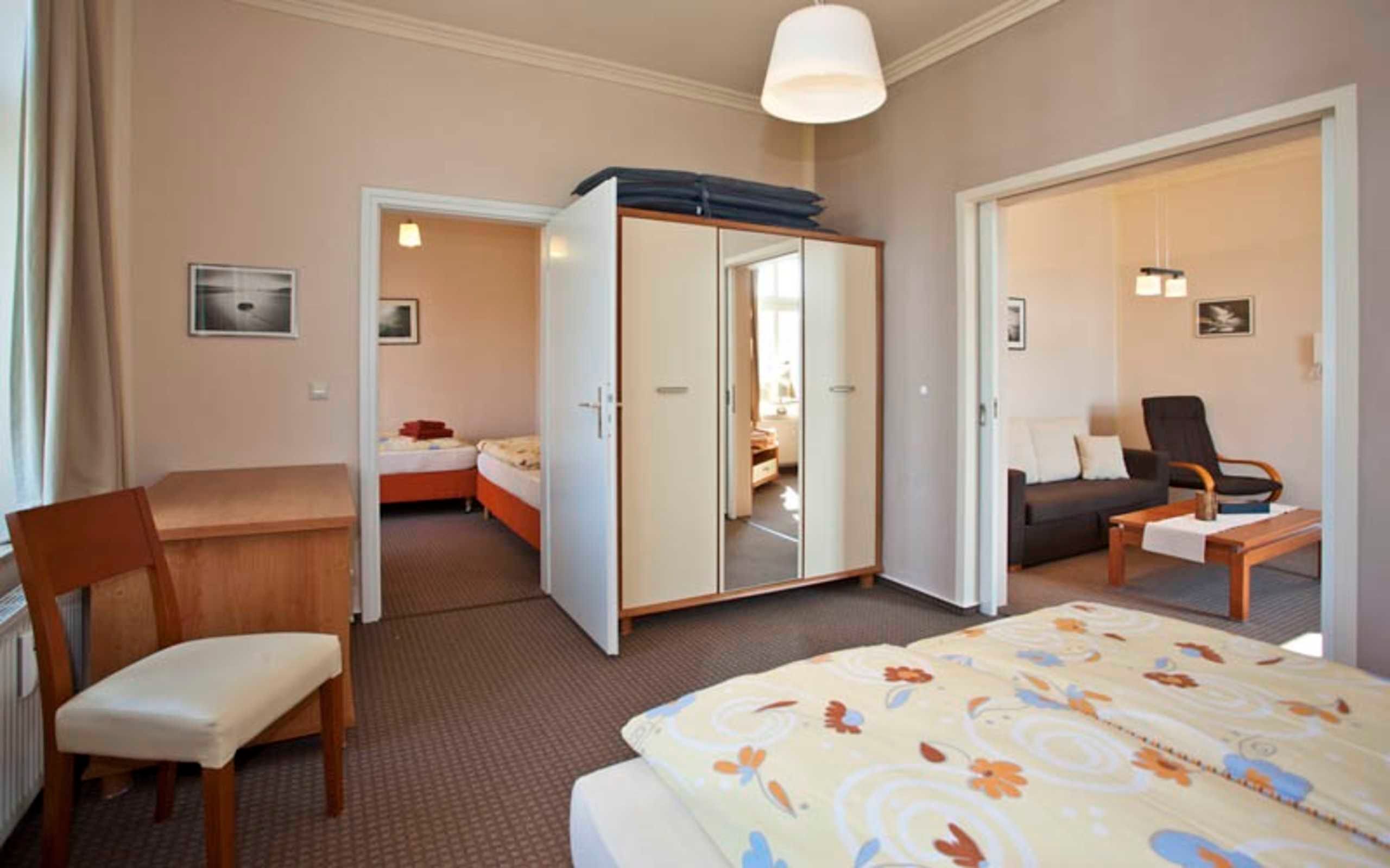 3 habitaciones, escritorio, cuna de viaje y wifi 