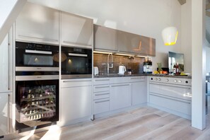 Køleskab, mikrobølgeovn, ovn, opvaskemaskine