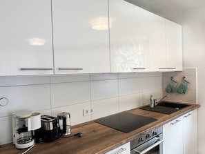 Réfrigérateur, four, lave-vaisselle