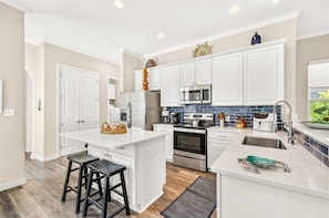 Coffee/tea maker, fridge, microwave, oven - Cozy Beach Home w/ Lake Views + Resort-Like Amenities in Cinnamon Shore (Port Aransas)