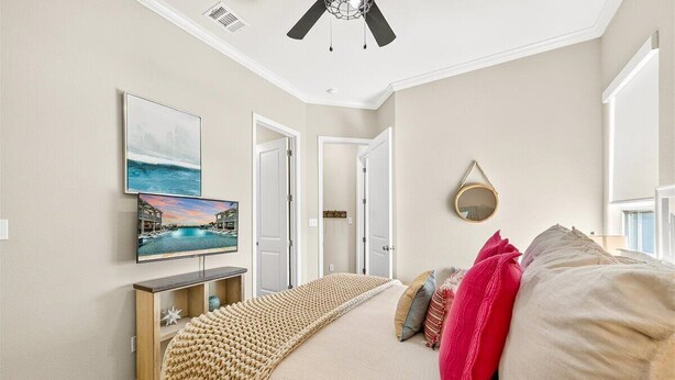 4 habitaciones, tabla de planchar con plancha, wifi y ropa de cama 