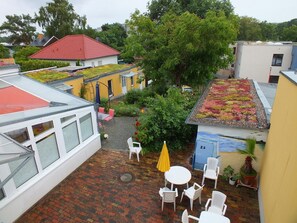Outdoor dining - Holiday and conference house Mutabor, in the resort, quiet, close to the beach, shops, pub (Seebad Ahlbeck)