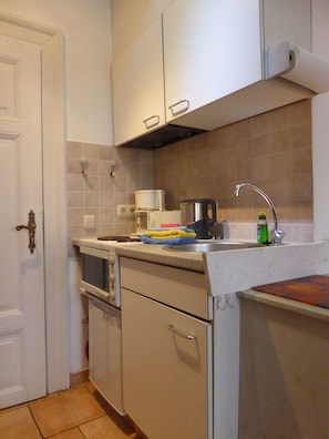 Fridge, oven, stovetop, coffee/tea maker - Holiday and conference house Mutabor, in the resort, quiet, close to the beach, shops, pub (Seebad Ahlbeck)