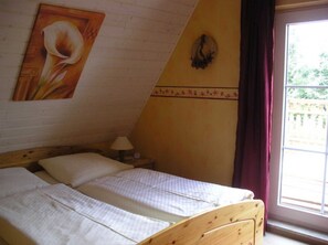 1 bedroom, travel cot, WiFi, bed sheets