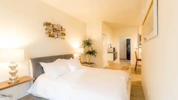 Coffres-forts dans les chambres, fer et planche à repasser, Wi-Fi