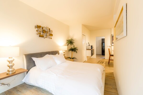 In-room safe, iron/ironing board, WiFi, bed sheets