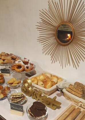 Free daily buffet breakfast