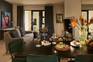 Luxury Apartment, 2 Bedrooms | Living area