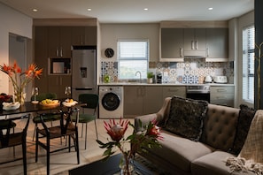 Luxury Apartment, 2 Bedrooms | Private kitchen | Fridge, microwave, oven, stovetop