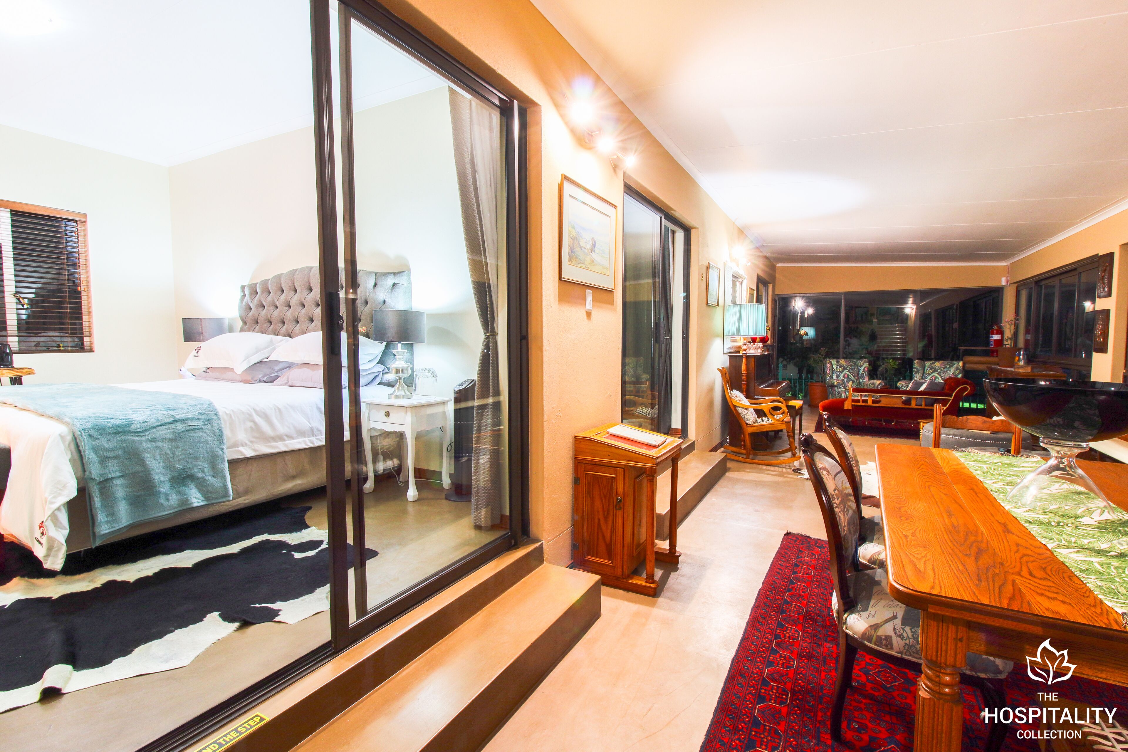 Luxury Double Room | Living area | MP3 dock