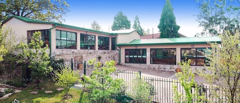 Fachada de la propiedad