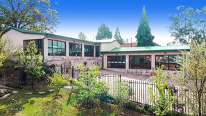 Fachada de la propiedad