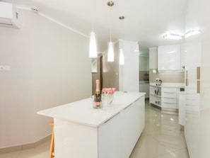 Luxury Apartment, 3 Bedrooms | Private kitchen - 3 Driftwood (Ballito)