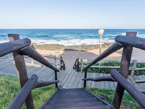 On the beach, white sand, sun-loungers, beach umbrellas - 3 Driftwood (Ballito)