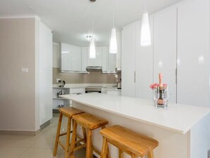 奢華公寓, 3 間臥室 | 私人廚房 | 大型冰箱、微波爐、烤箱、爐台