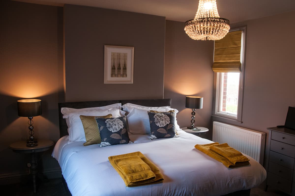 Double or Twin Room, Private Bathroom | Premium bedding, memory foam beds, iron/ironing board, free WiFi