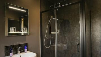 Double or Twin Room, Ensuite | Premium bedding, memory foam beds, iron/ironing board, free WiFi