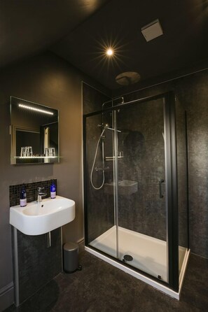 Double or Twin Room, Ensuite | Premium bedding, memory foam beds, iron/ironing board, free WiFi - Aldersyde Bed and Breakfast (Whitby)