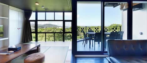 Top Floor | 1 bedroom, desk, free WiFi