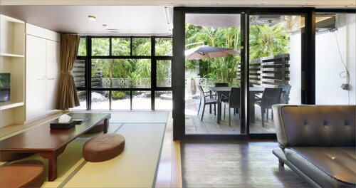 Karry CONDO CHURAUMI