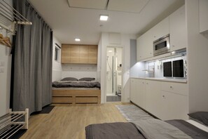 1 室のベッドルーム、デスク、旅行用ベビーベッド、WiFi