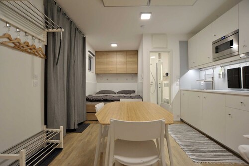 1 - FREE Ride cabins