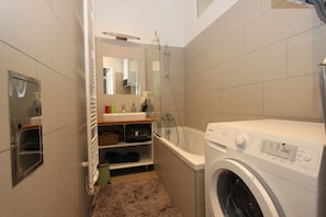 City Apartment, 1 Bedroom | Bathroom