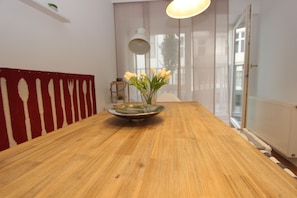 Superior Apartment, 1 Bedroom | In-room dining