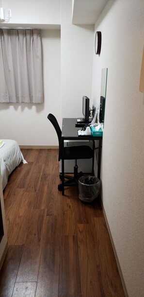 Single Room, Non Smoking (Unit Bath Type) | Desk, laptop workspace, blackout drapes, iron/ironing board