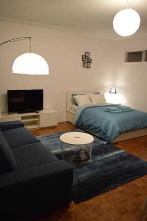 Desk, iron/ironing board, free WiFi, bed sheets - Florya Studio Woluwe (St.-Lambrechts-Woluwe)