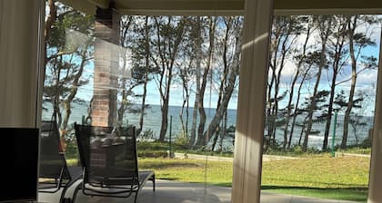 Vacation bungalow with unforgettable sea view for 2 to 4 persons,