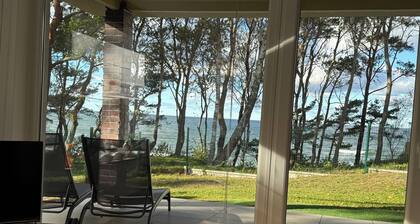 Vacation bungalow with unforgettable sea view for 2 to 4 persons,