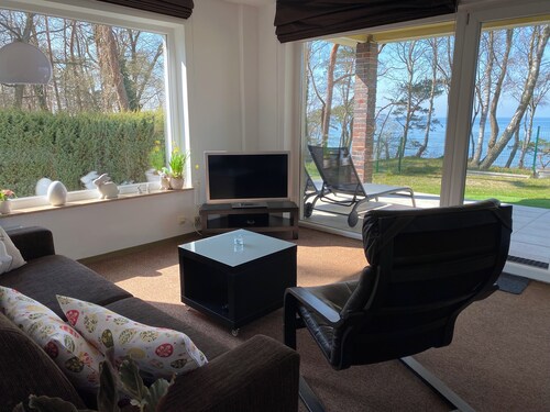 Vacation bungalow with unforgettable sea view for 2 to 4 persons, 