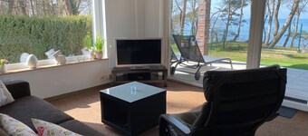 Vacation bungalow with unforgettable sea view for 2 to 4 persons, 