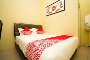 スタンダード ダブルルーム | デスク、WiFi (無料)、ベッドシーツ