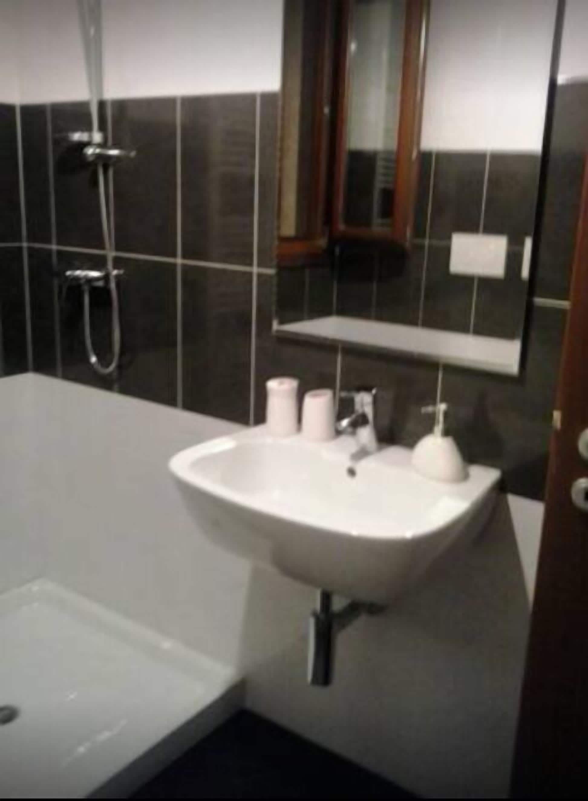 雙人房 (Margherite) | 浴室 | 淋浴設備、淋浴花灑、免費盥洗用品、吹風機