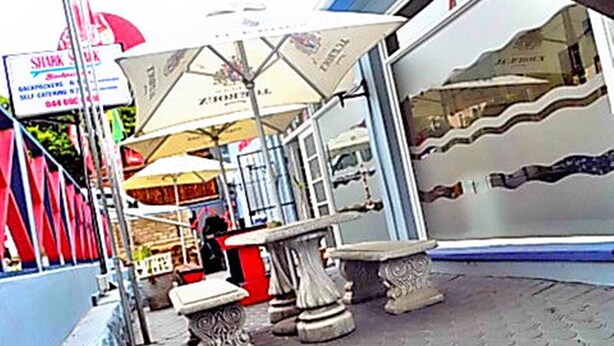 Terrace/patio - Shark Shack Backpackers (Mossel Bay)