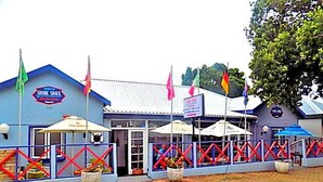 Front of property - Shark Shack Backpackers (Mossel Bay)