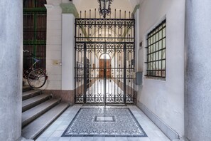 تفاصيل الفندق من الخارج