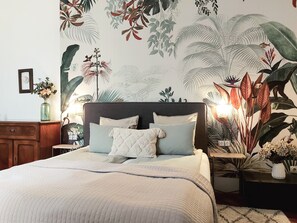 2 slaapkamers, een strijkplank/strijkijzer, reisbedje, gratis wifi