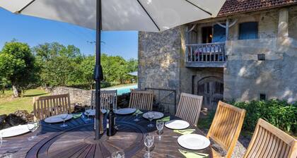 Attrayante ferme en pierre dans Quercy; grand jardin, piscine privée et sécurisé