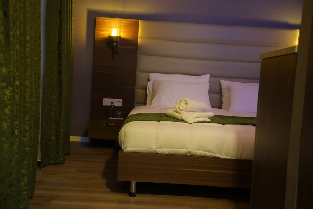 Standard-Doppelzimmer | Minibar, kostenlose Babybetten, Zustellbetten, Bettwäsche