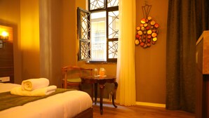 Deluxe Room | Minibar, cribs (free), rollaway beds (surcharge), bed sheets - Grand Rue Hotel (Istanbul)