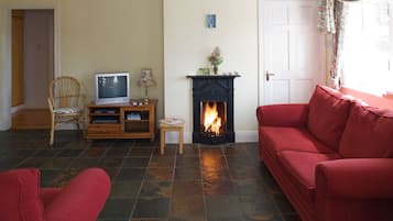 Traditional Cottage, 2 Bedrooms | Living area | Flat-screen TV, fireplace, DVD player