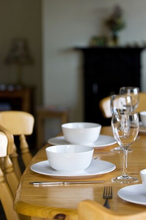 Flat-screen TV, fireplace, DVD player - Croan Cottages Self Catering (Newmarket)